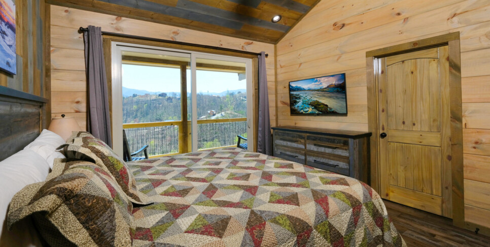 gatlinburg splash n heavenly views bedroom