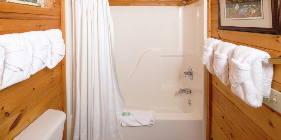 Gatlinburg - Smoky Getaway - Bathroom