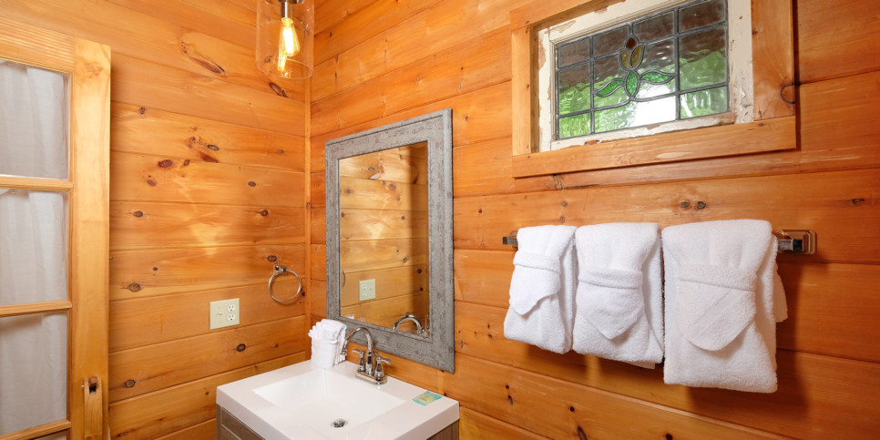 Gatlinburg - Smoky Getaway - Bathroom