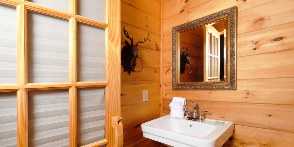 Gatlinburg - Smoky Getaway - Bathroom