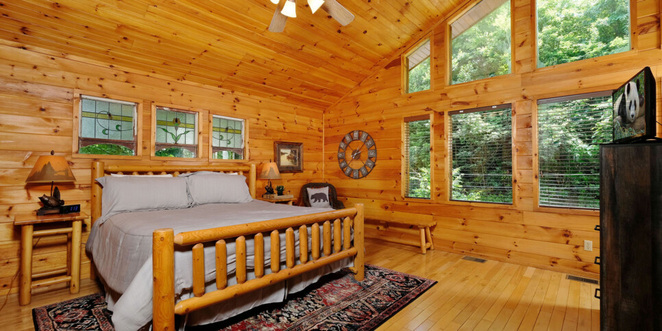 Gatlinburg - Smoky Getaway - Bedroom
