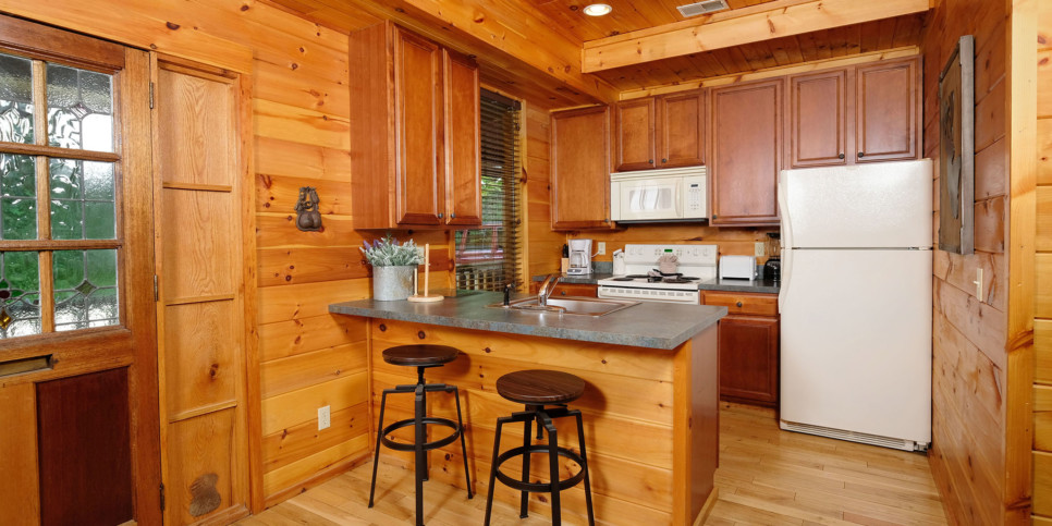 Gatlinburg - Smoky Getaway - Kitchen