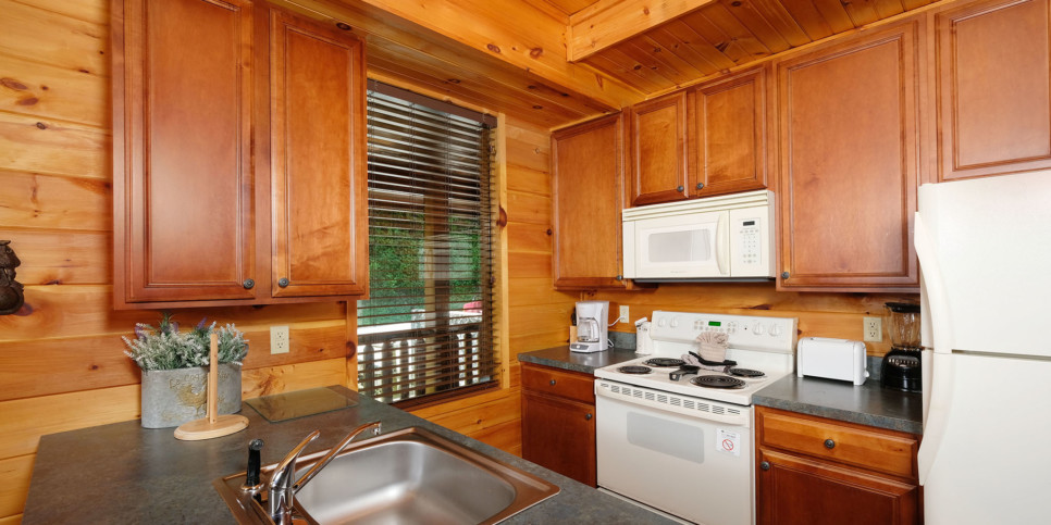 Gatlinburg - Smoky Getaway - Kitchen