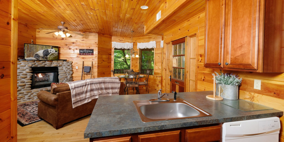 Gatlinburg - Smoky Getaway - Kitchen