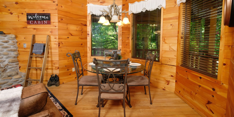 Gatlinburg - Smoky Getaway - Living Room