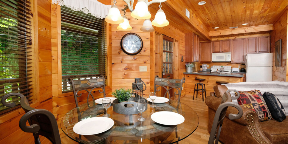 Gatlinburg - Smoky Getaway - Living Room