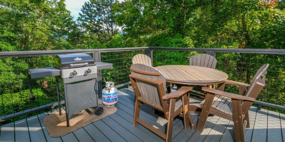 Chalet Village Cabin Rental - Bear Hugs - Exterior