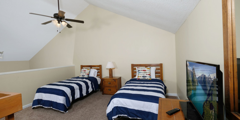 Gatlinburg - Three Bears and a Mountain HA302 - Bedroom