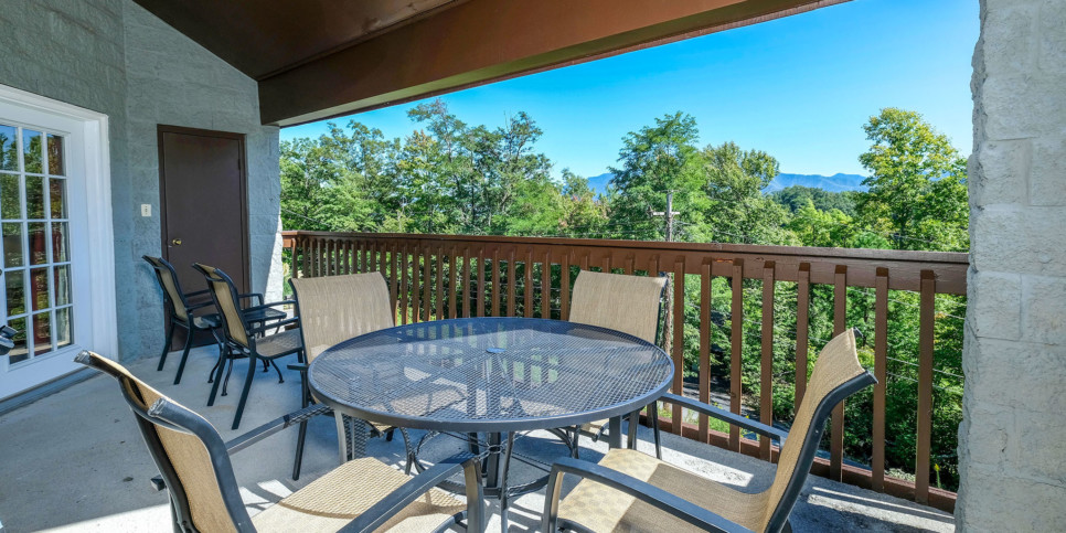 Gatlinburg - Three Bears and a Mountain HA302 - Exterior