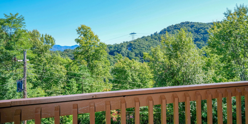 Gatlinburg - Three Bears and a Mountain HA302 - Exterior