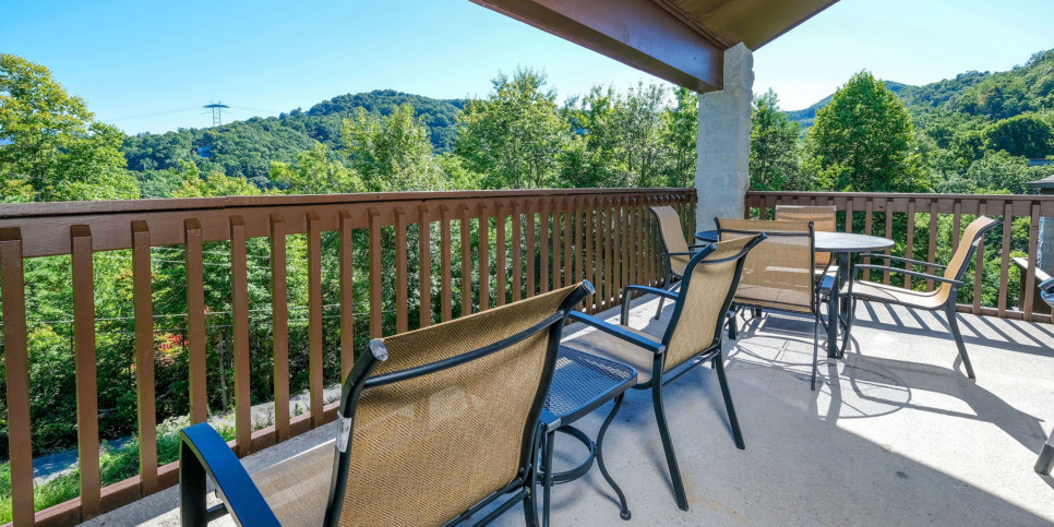 Gatlinburg - Three Bears and a Mountain HA302 - Exterior