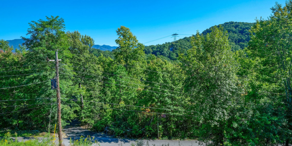 Gatlinburg - Three Bears and a Mountain HA302 - Exterior