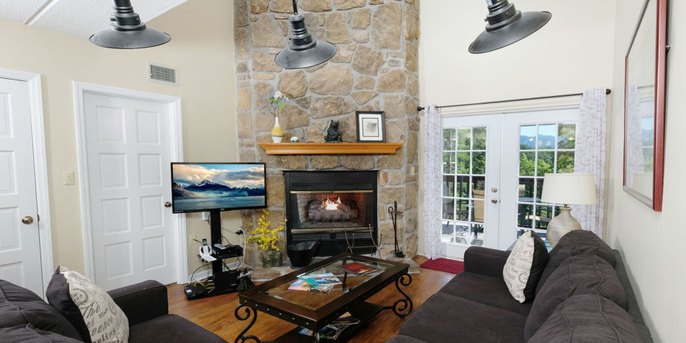 Gatlinburg - Three Bears and a Mountain HA302 - Living Room