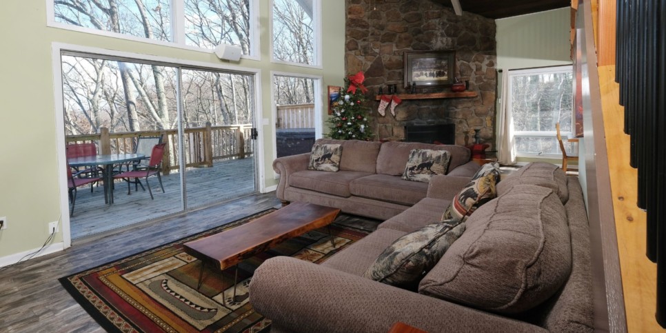 gatlinburg-heavenly-view-2308-cabin-living-1
