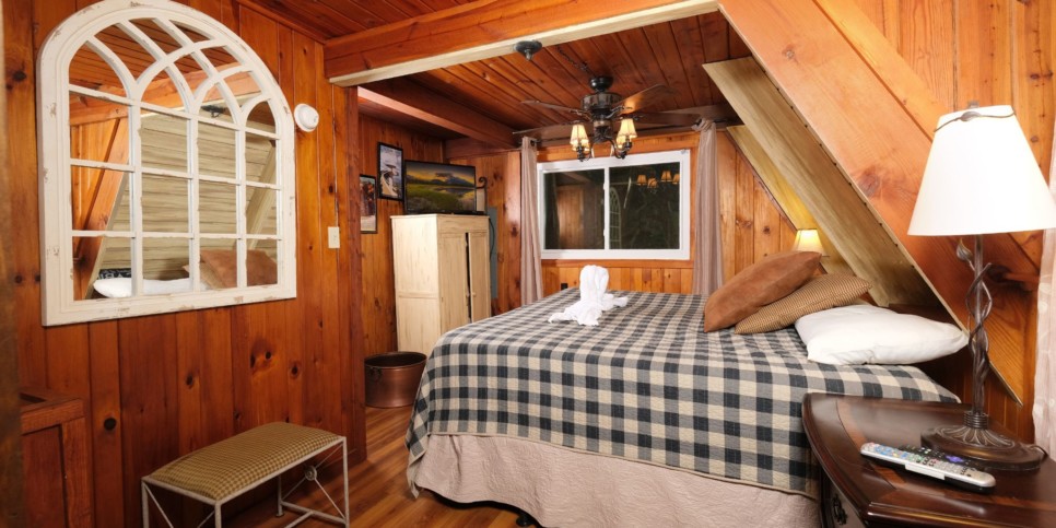 gatlinburg-shepherds-crook-1127-bedroom-2