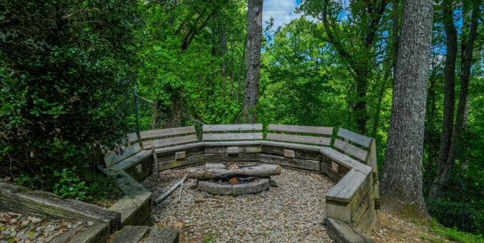 gatlinburg-bear-view-chalet-cabin-ezxterior-3