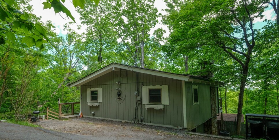 gatlinburg-bear-view-chalet-cabin-ezxterior-8
