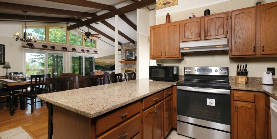 gatlinburg-bear-view-chalet-cabin-kitchen-1