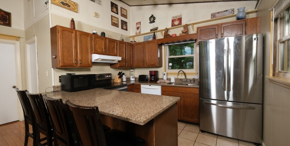 gatlinburg-bear-view-chalet-cabin-kitchen-3