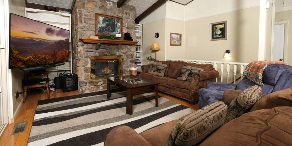 gatlinburg-bear-view-chalet-cabin-living-1