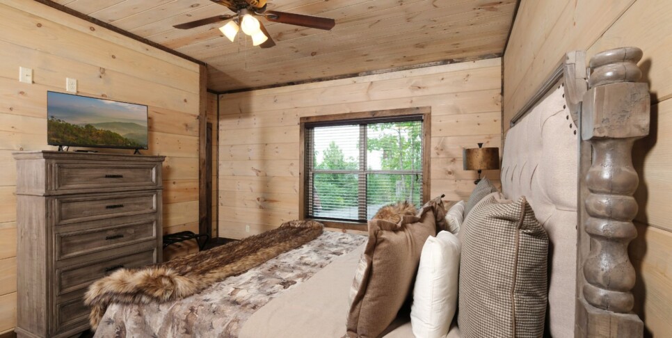 Gatlinburg - Chestnut Bearadise - Bedroom