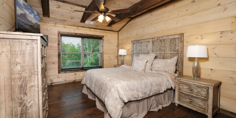 Gatlinburg - Chestnut Bearadise - Bedroom