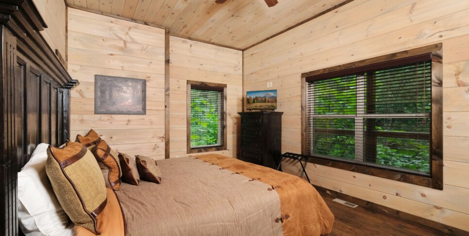 Gatlinburg - Chestnut Bearadise - Bedroom