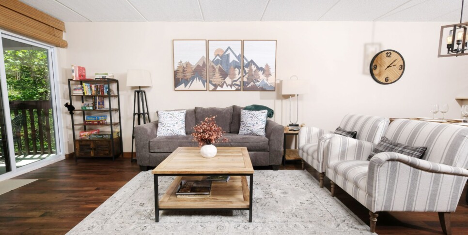 Gatlinburg - Hop's Hideaway - Living Room