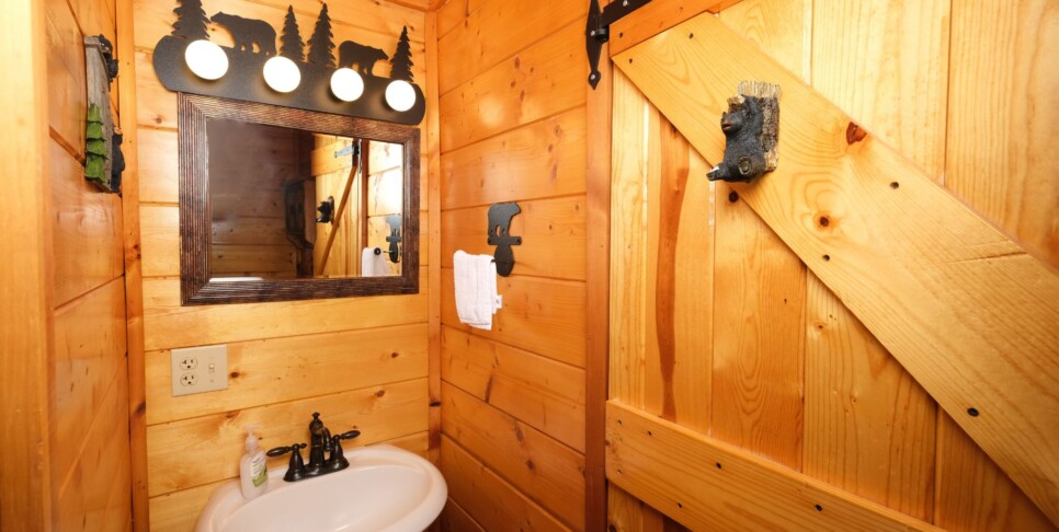 gatlinburg-bear-mountain-retreat-bathroom-3