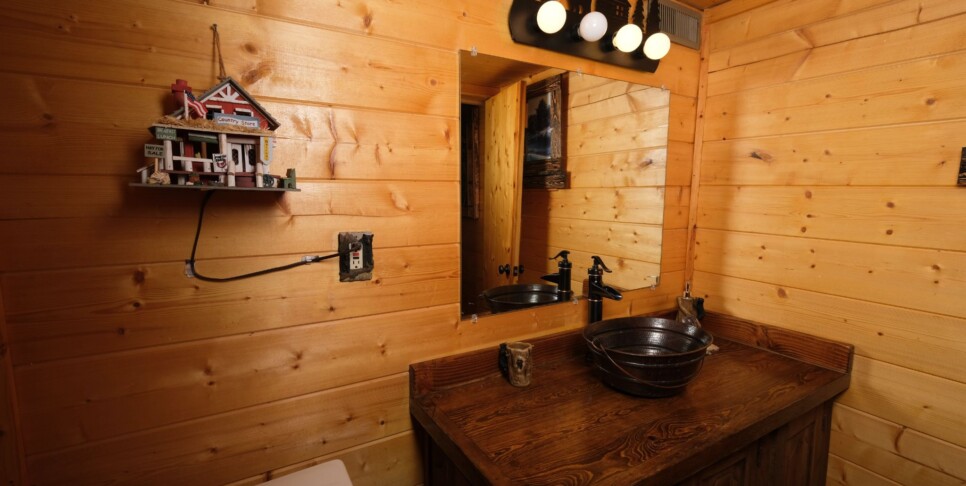 gatlinburg-bear-mountain-retreat-bathroom-6