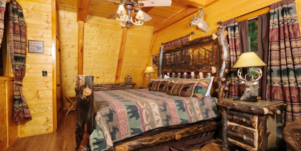 gatlinburg-bear-mountain-retreat-bedroom-1