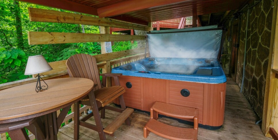 gatlinburg-bear-mountain-retreat-exterior-2