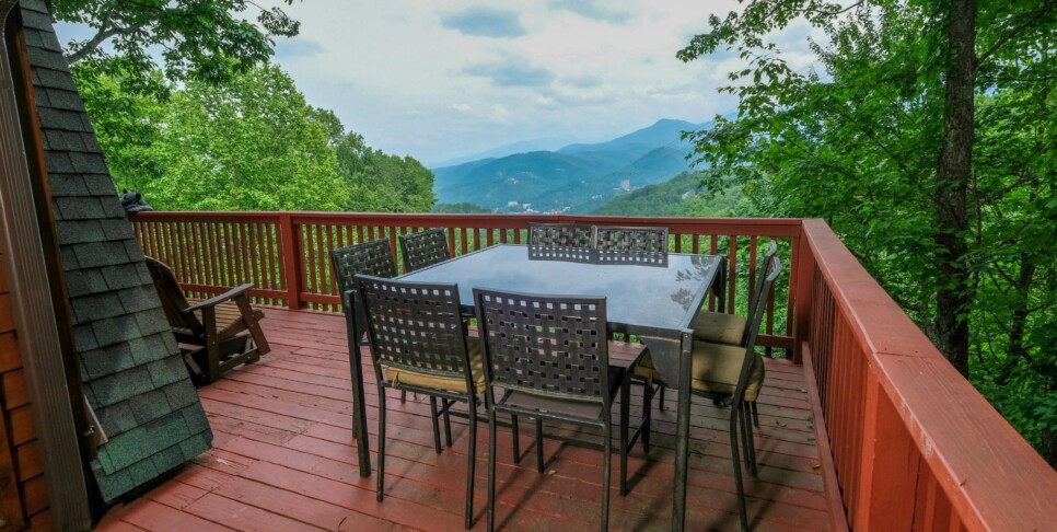 gatlinburg-bear-mountain-retreat-exterior-4