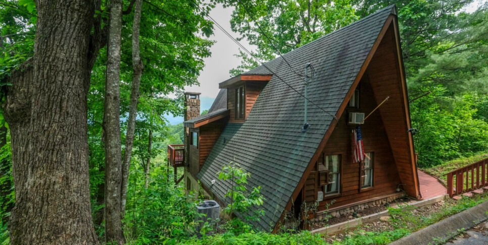 gatlinburg-bear-mountain-retreat-exterior-8