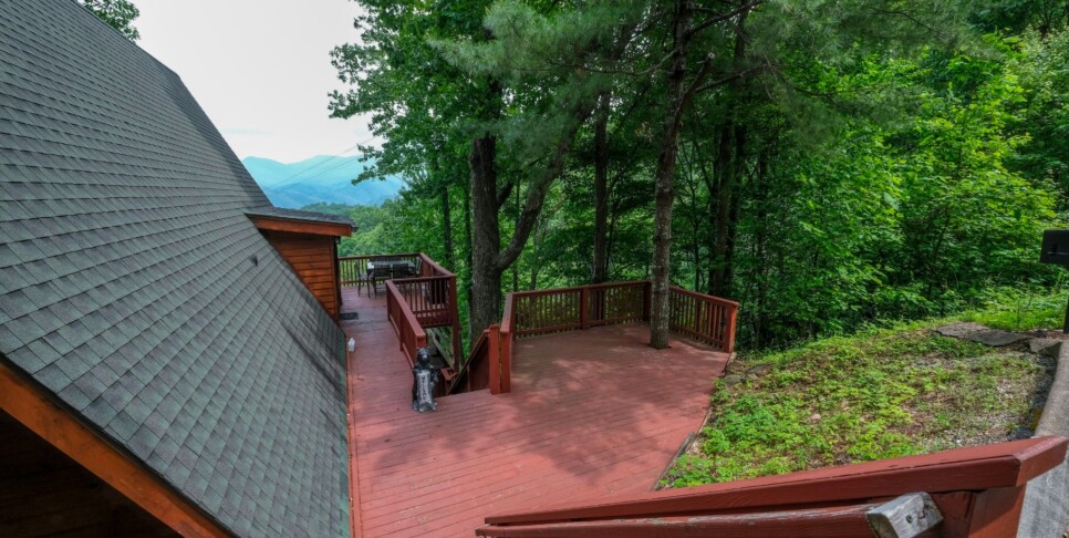 gatlinburg-bear-mountain-retreat-exterior-9