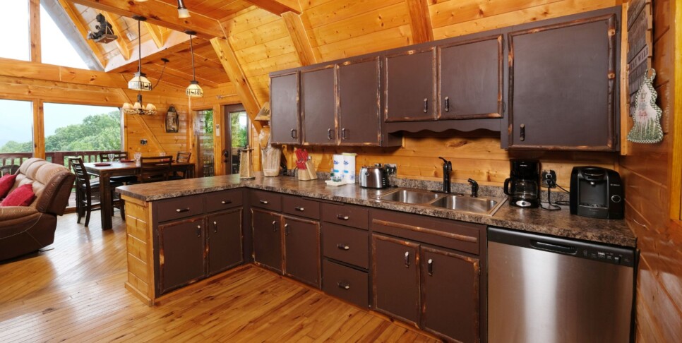 gatlinburg-bear-mountain-retreat-kitchen-4