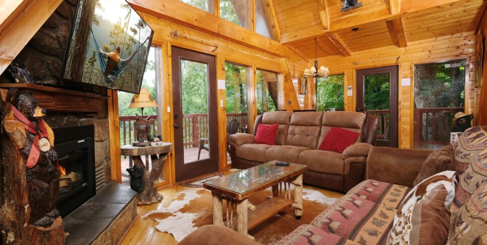 gatlinburg-bear-mountain-retreat-living-1