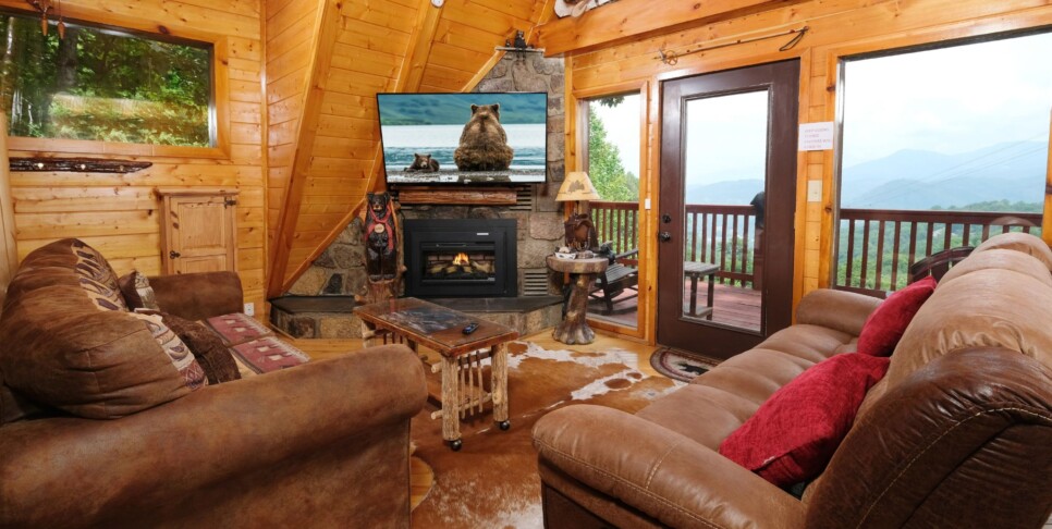 gatlinburg-bear-mountain-retreat-living-2