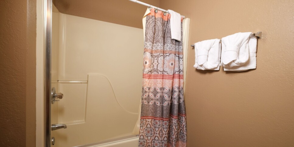 Gatlinburg Cabin - Bear FootInn - Bathroom