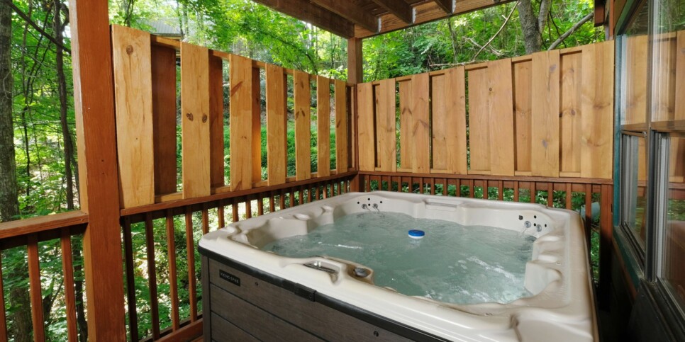 Gatlinburg Cabin - Bear FootInn - Hot Tub