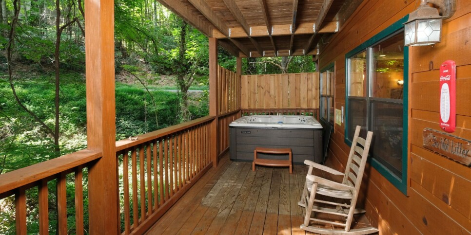 Gatlinburg Cabin - Bear FootInn - Hot Tub