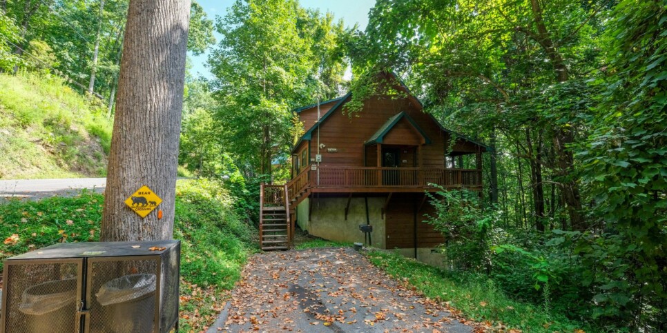 Gatlinburg Cabin - Bear FootInn - Exterior