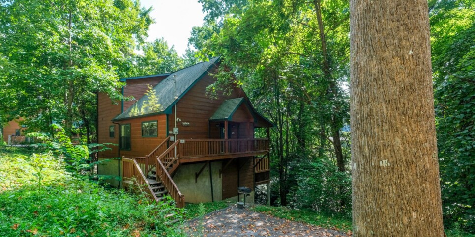 Gatlinburg Cabin - Bear FootInn - Exterior