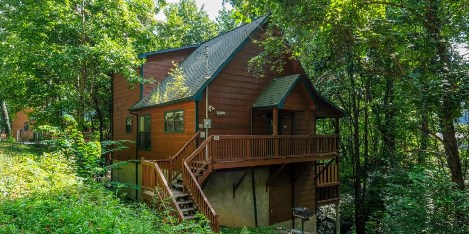 Gatlinburg Cabin - Bear FootInn - Exterior