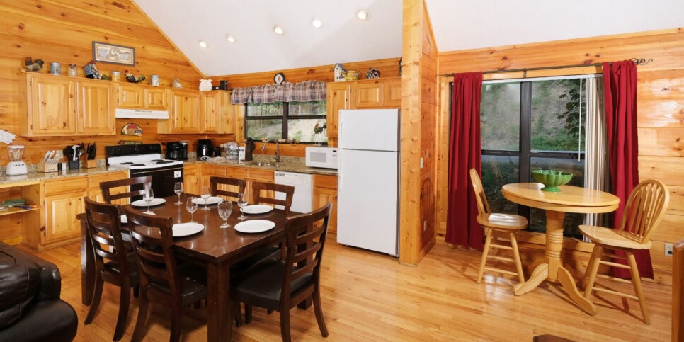 Gatlinburg Cabin - Bear FootInn - Kitchen