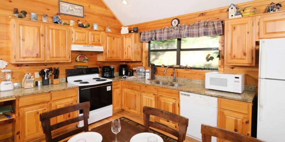 Gatlinburg Cabin - Bear FootInn - Kitchen