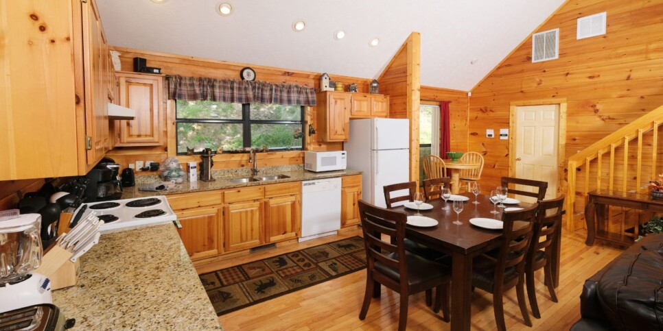 Gatlinburg Cabin - Bear FootInn - Kitchen