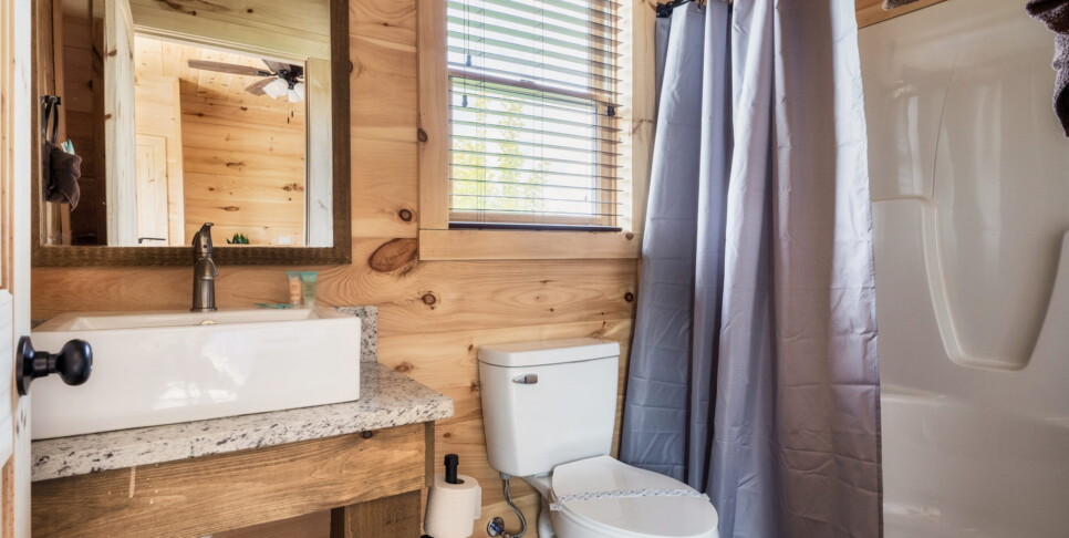 Gatlinburg - Red Hawk Retreat - Bathroom