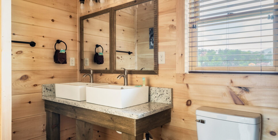 Gatlinburg - Red Hawk Retreat - Bathroom