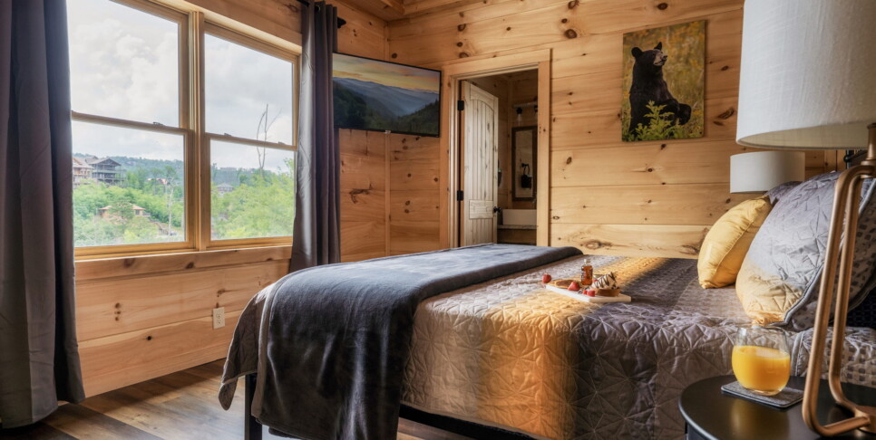 Gatlinburg - Red Hawk Retreat - Bedroom